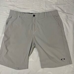 Oakley Light Gray Casual Shorts Size 38